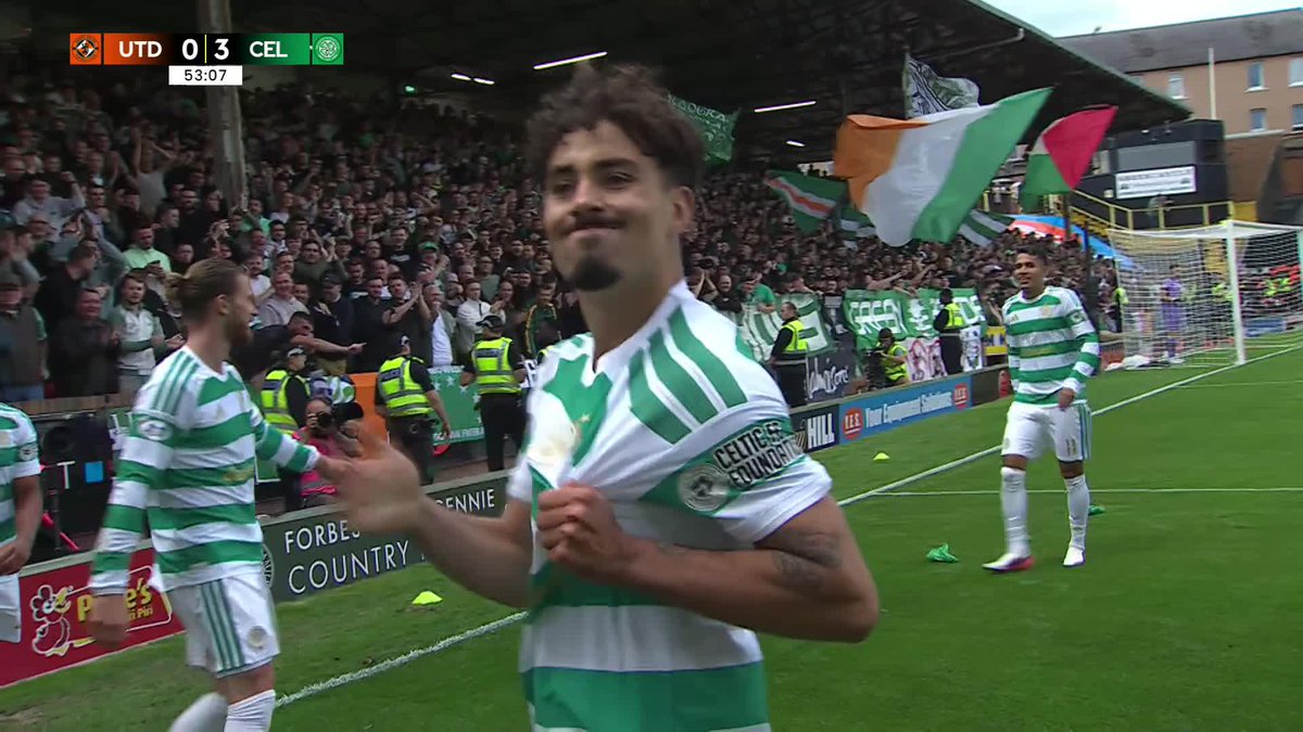 Sebastian Tounekti enjoyed that one! 🙌 3-0 up and Celtic Football Club look to be well on their way to the Quarter Finals now 🍀 #PremierSportsCup