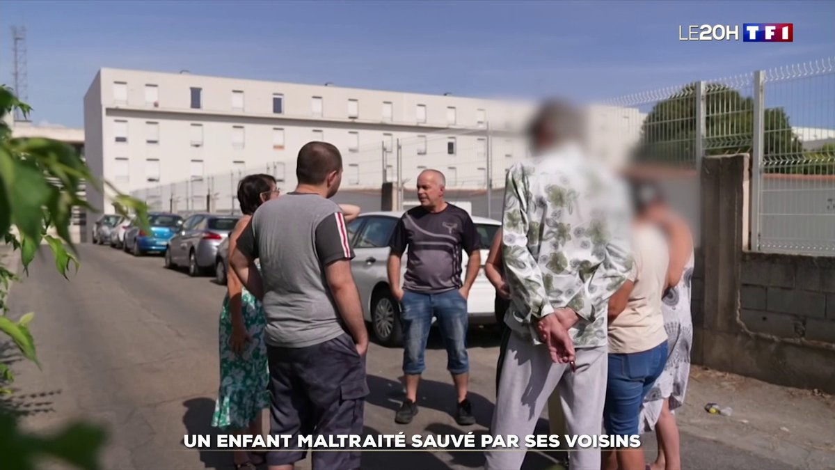 🔴 Un enfant maltraité sauvé par ses voisins Il était enfermé depuis ses semaines par sa mère et son beau-père. Il vient d'être libéré par la police. Les habitants de l'immeuble lui faisait parvenir de la nourriture. 📺 #LE20H de TF1 présenté par Audrey Crespo-Mara