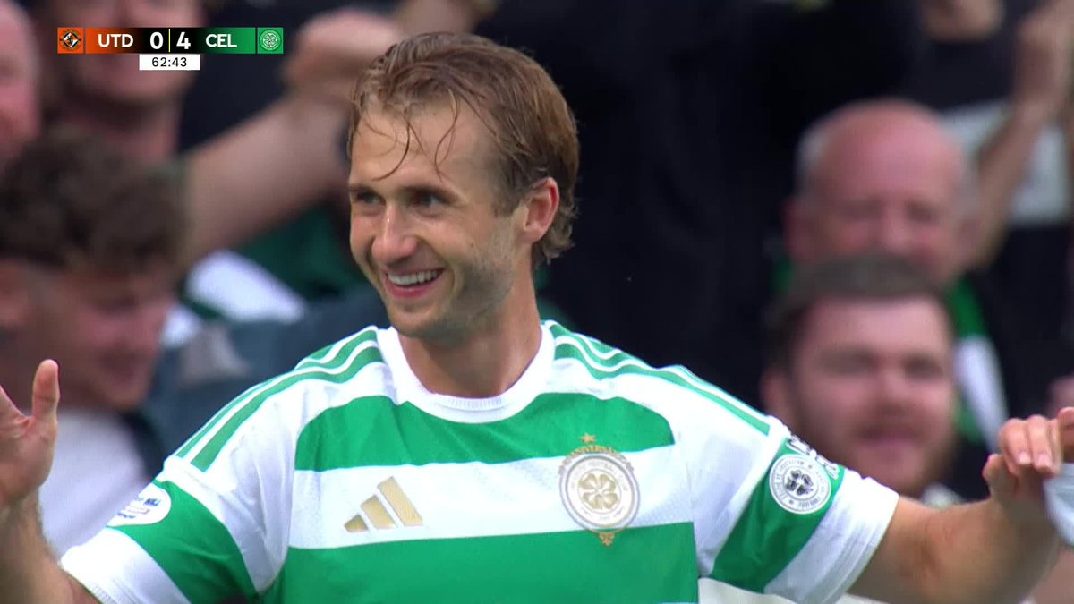 "The goals are flying for Celtic now!" 🎙️ Benjamin Nygren makes it 4-0 and the Celtic Football Club fans are in full voice 🍀 #PremierSportsCup