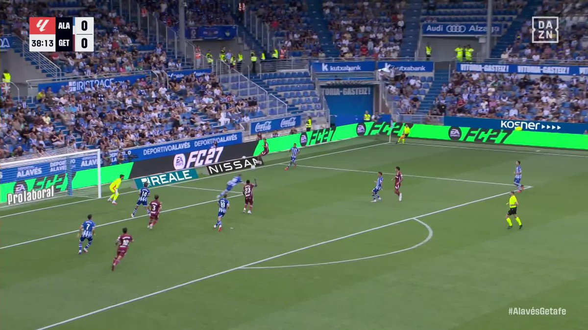 LA PRIMERA TARJETA ROJA DE LA TEMPORADA🟥 Así fue la acción que terminó con la expulsión de Kiko Femenía en el Deportivo Alavés vs Getafe #LALIGAenDAZN ⚽