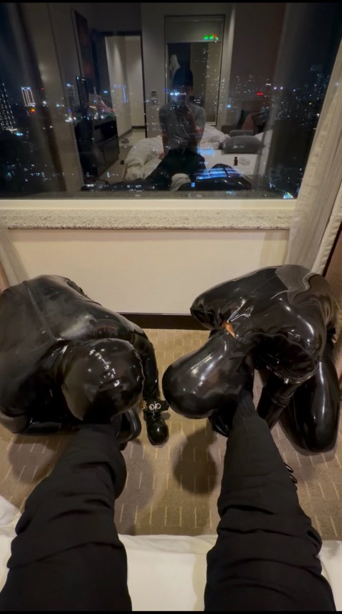 Stage 1: Let the slave dog know its owner smell and the other dogs 😈🖤 #rubber #latex