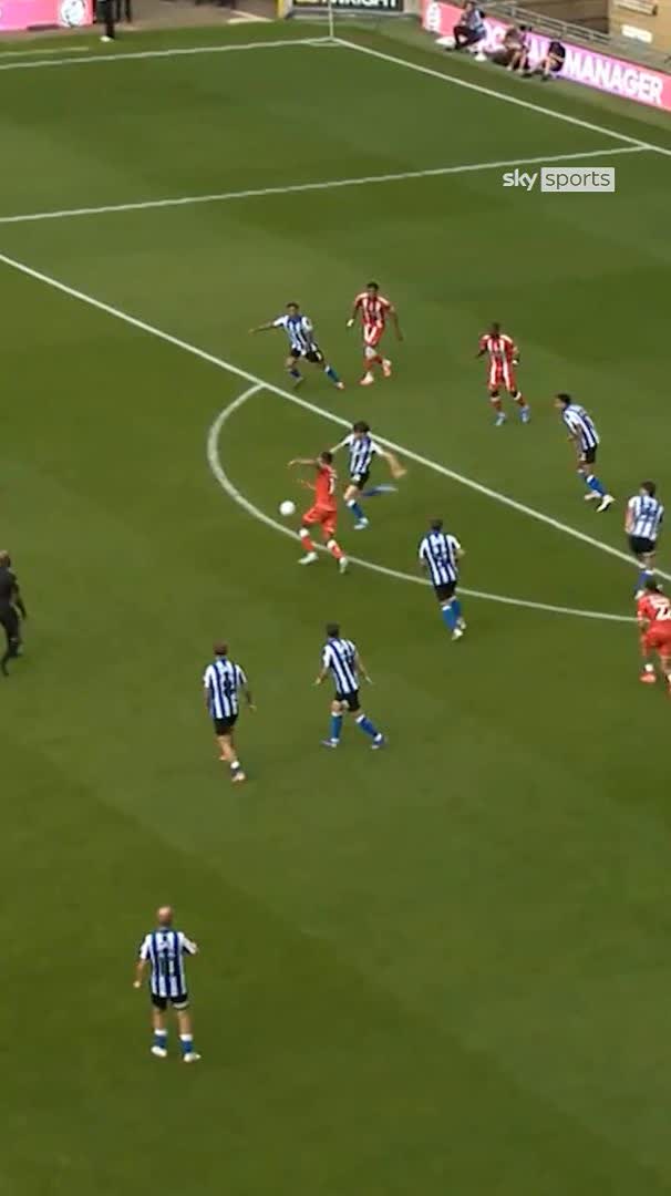 How did Barry Bannan miss this?! 😲 The Sheffield Wednesday legend had a moment to forget when he missed the target after rounding the Leyton Orient goalkeeper Nathan Baxter in their 2-1 victory 🔵⚪️