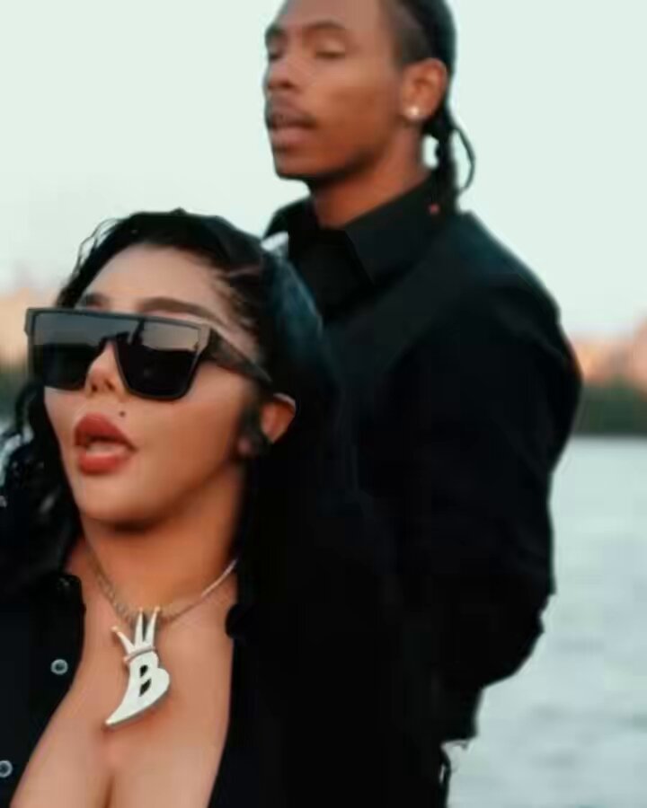Lil’ Kim releases Love for Ya (The Block Performance)