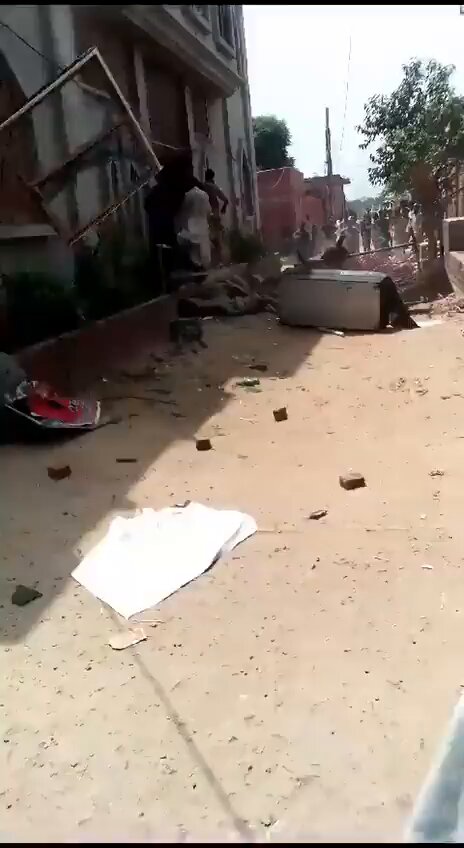 Pakistani Muslims chant Islamic slogans such as “Ya Muhammad” and “Ya Nabi” as they vandalise a newly built church. The attacks come after local Muslims accused a Christian family of blasphemy. #Jaranwala