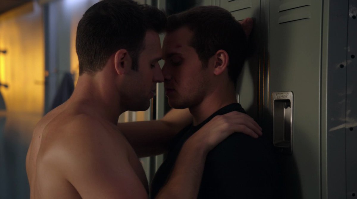 #911onABC #Buddie S07E01 Alternate deleted scene Eddie tells Buck about a new date... 🏳️🌈 9-1-1 returns for S10 October 15!
