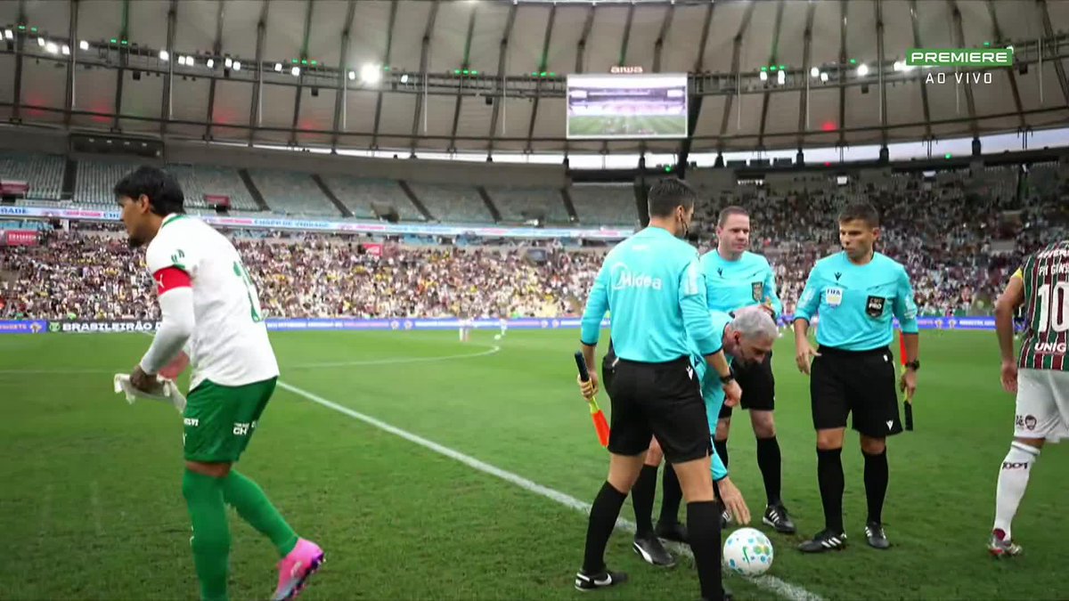 Jhon Arias, do Palmeiras, sendo MUITO xingado pela torcida do Fluminense no Maracanã: “Ei, Arias, vai tomar no c*!” 🎥 Premiere | ge