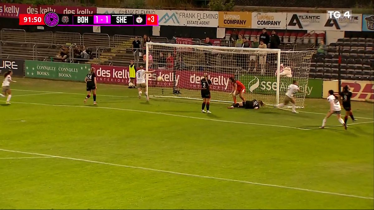 Pearl Slattery leis an gcúl cinniúnach! 🤩 Shelbourne hit the back of the net with 92 minutes played! 92' Nóim Bohemian Football Club 1 Shelbourne FC 2 LOI Women SSE Airtricity #LOI