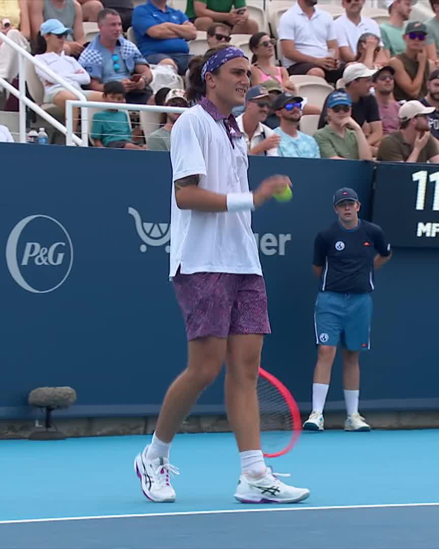 Surprise 😆 Mattia Bellucci with the SNEAKIEST underarm serve vs Mensik at #CincyTennis