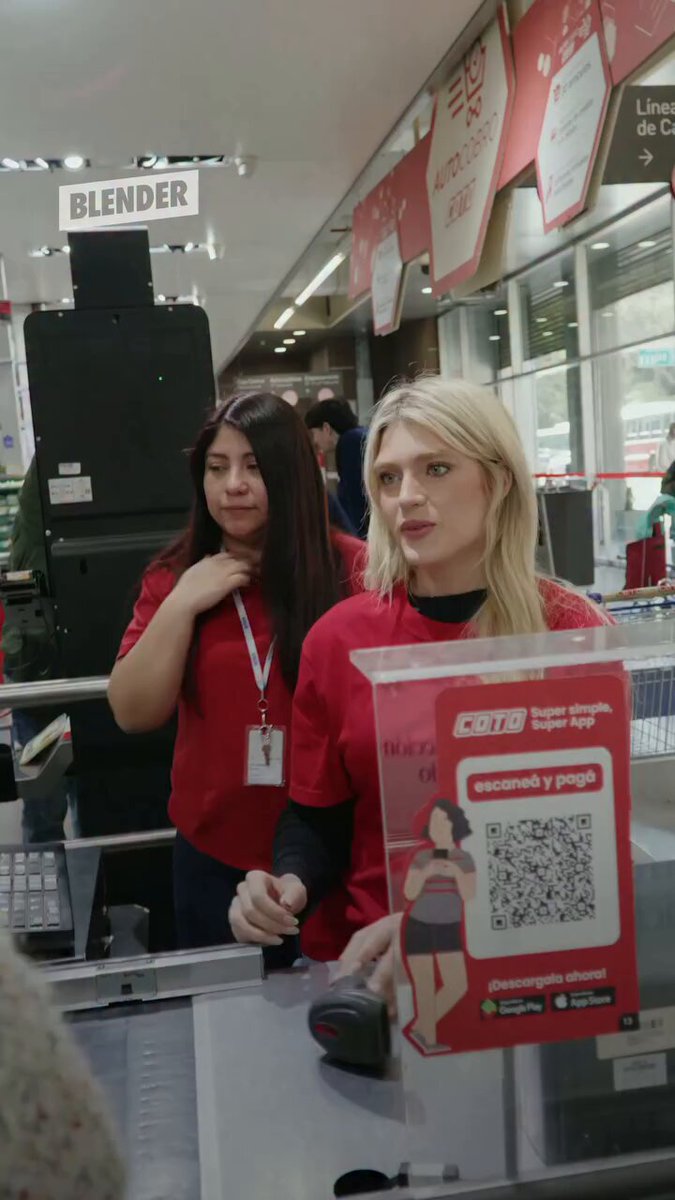 Amo a Marta Fort cumpliendo su sueño de ser cajera de un supermercado. ES TODO LO QUE ESTÁ BIEN