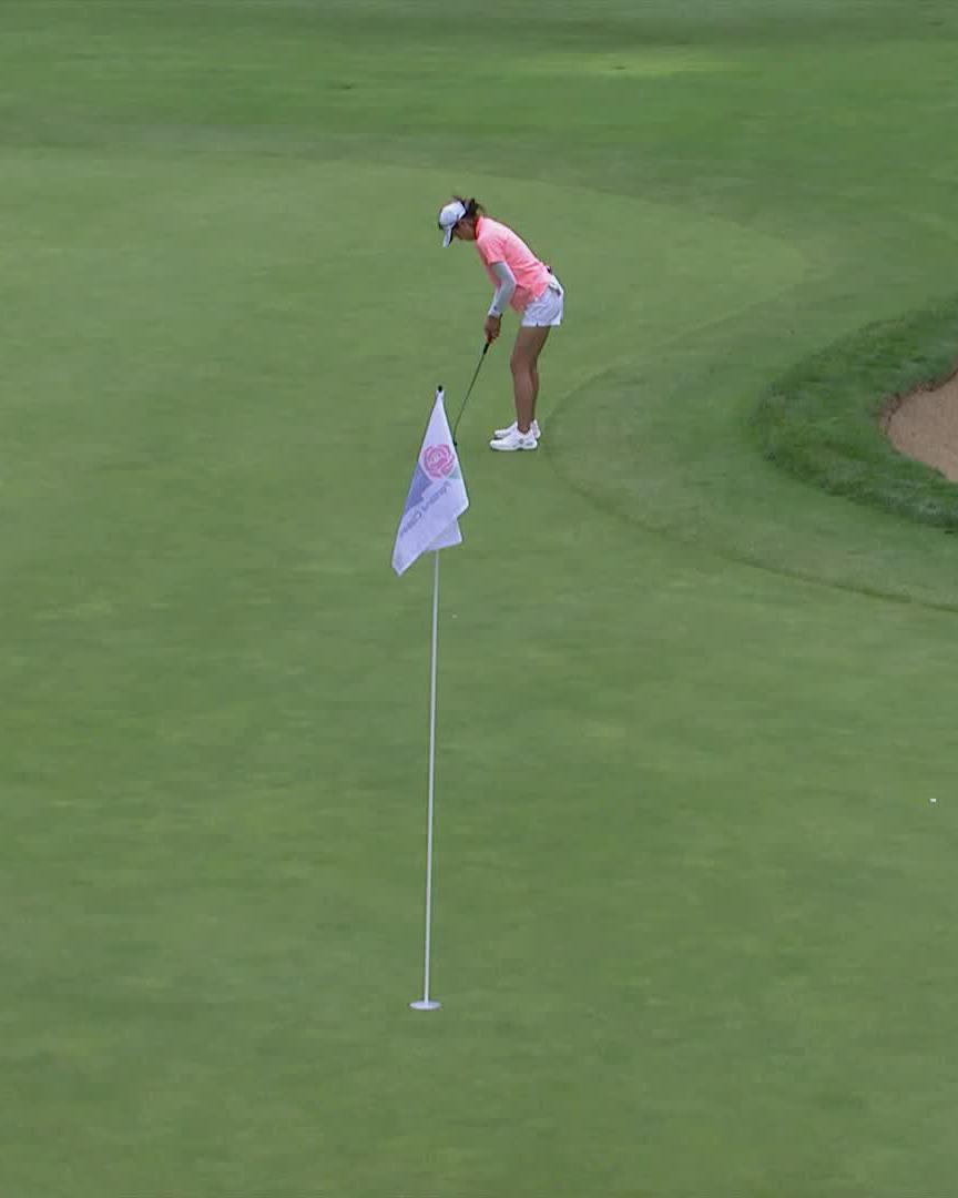 40-footer for birdie 🤯 Rose is a DOG 💪