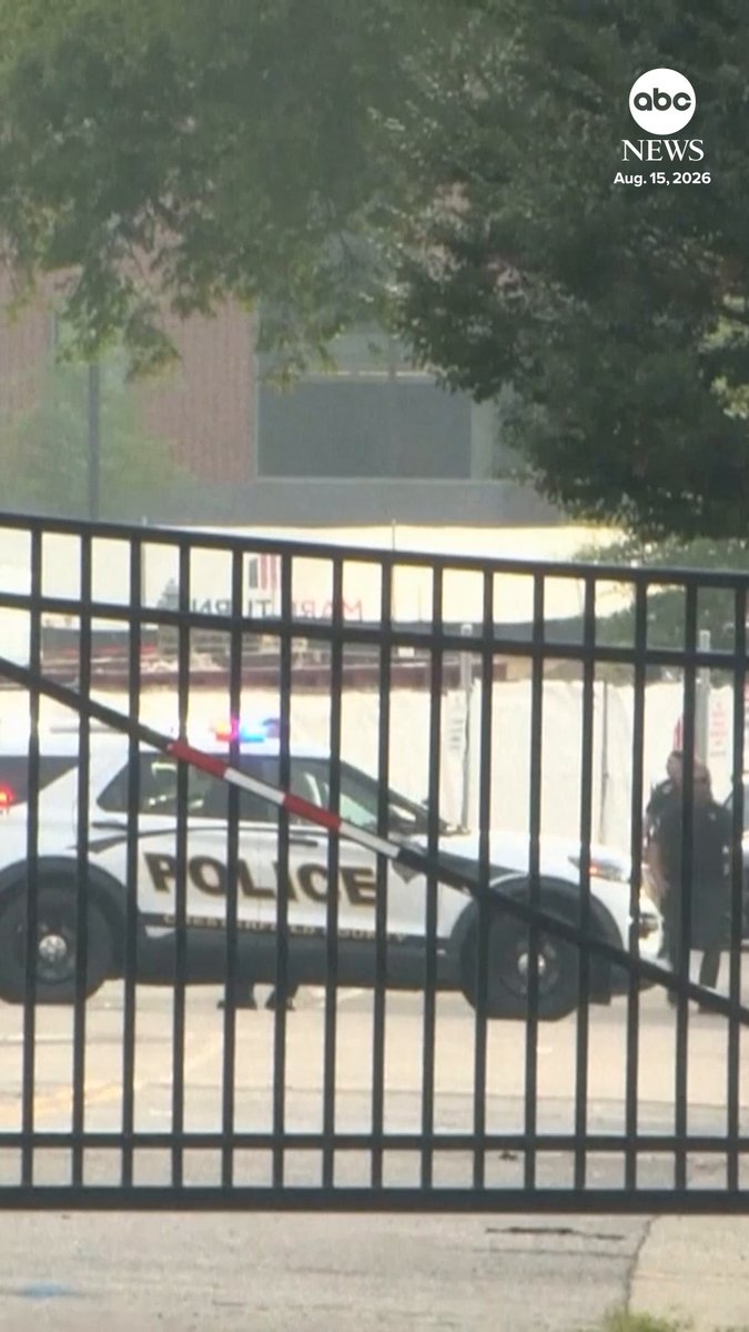 🇺🇸 5 people were shot outside dorms at Virginia State University just as the new school year begins. Gunfire erupted early Saturday near the Quad Annexes, and 1 victim is in critical condition. At least one student was among the wounded. Multiple suspects are involved. The campus went into lockdown and later reopened, but a heavy police presence remains. The first campus crisis of the semester already arrived. Writer: Lucas