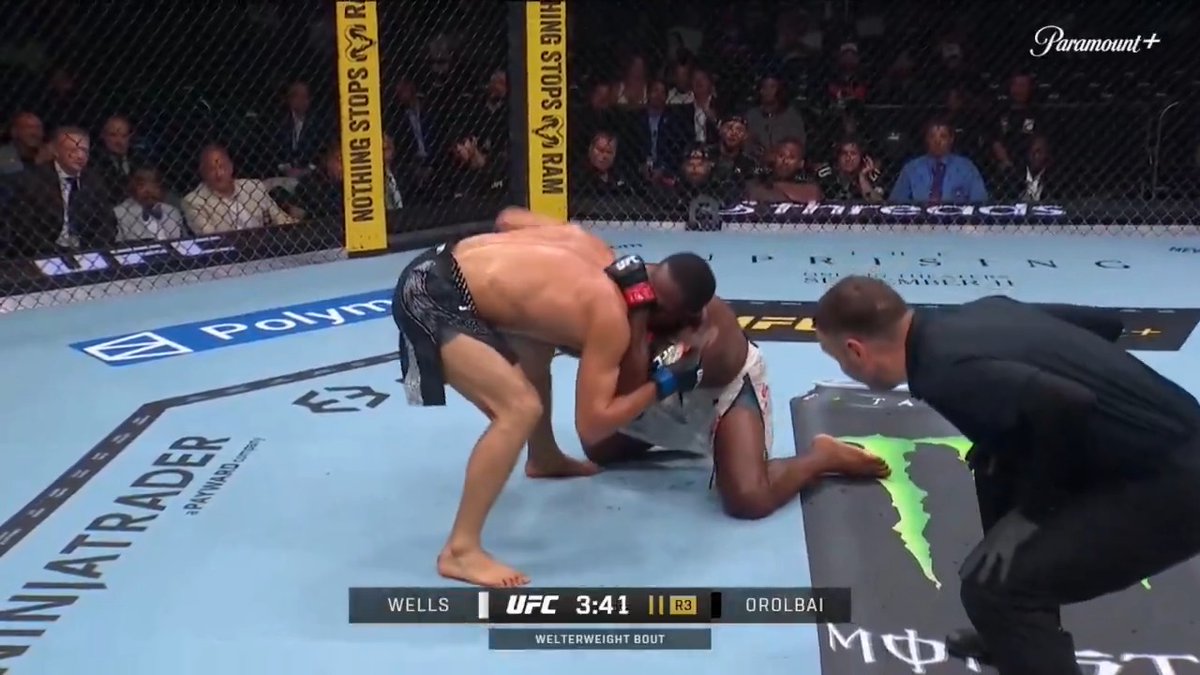 JEREMIAH WELLS CHOKES ORALBAI TO SLEEP 📺 #UFC330 on Paramount+