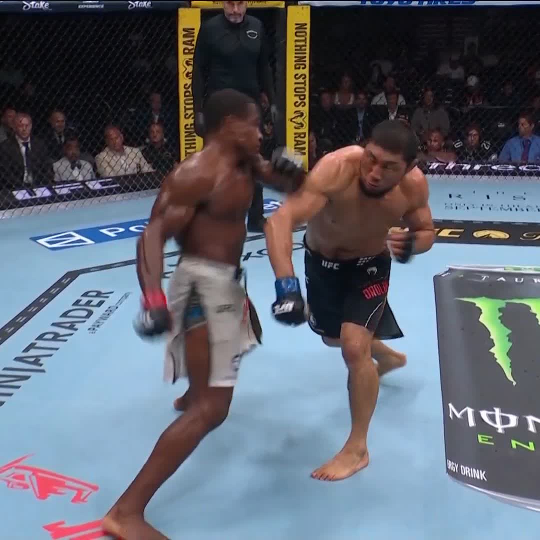 Vean esto 👀 Estos son las MMA ‼️ Jeremiah Wells venía pediendo y sacó una sumisión impresionante en el ultimo round 😱 #UFC330 | En vivo por @pplusdeportes