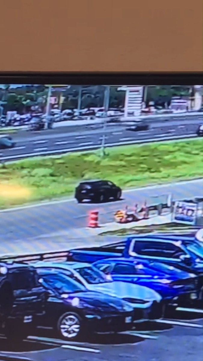 CAUGHT ON CAMERA | Around 3:20 pm on Saturday, first responders were called to the scene of a multi-vehicle incident along US 281 near Bitters Road on the North Side. MORE INFO -->
