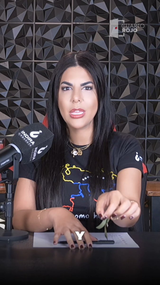 🍿 INDIRA URBANEJA DEJÓ EN RIDÍCULO A KILÓMETRO El pseudo influencer quiso dárselas de analista y terminó contra las cuerdas. Indira Urbaneja lo dejó al desnudo: cuando no hay argumentos, a la extrema derecha solo le queda la descalificación barata. Para hablar de política hay que tener nivel; salir a hacer show sin bases es hacer el ridículo🤡