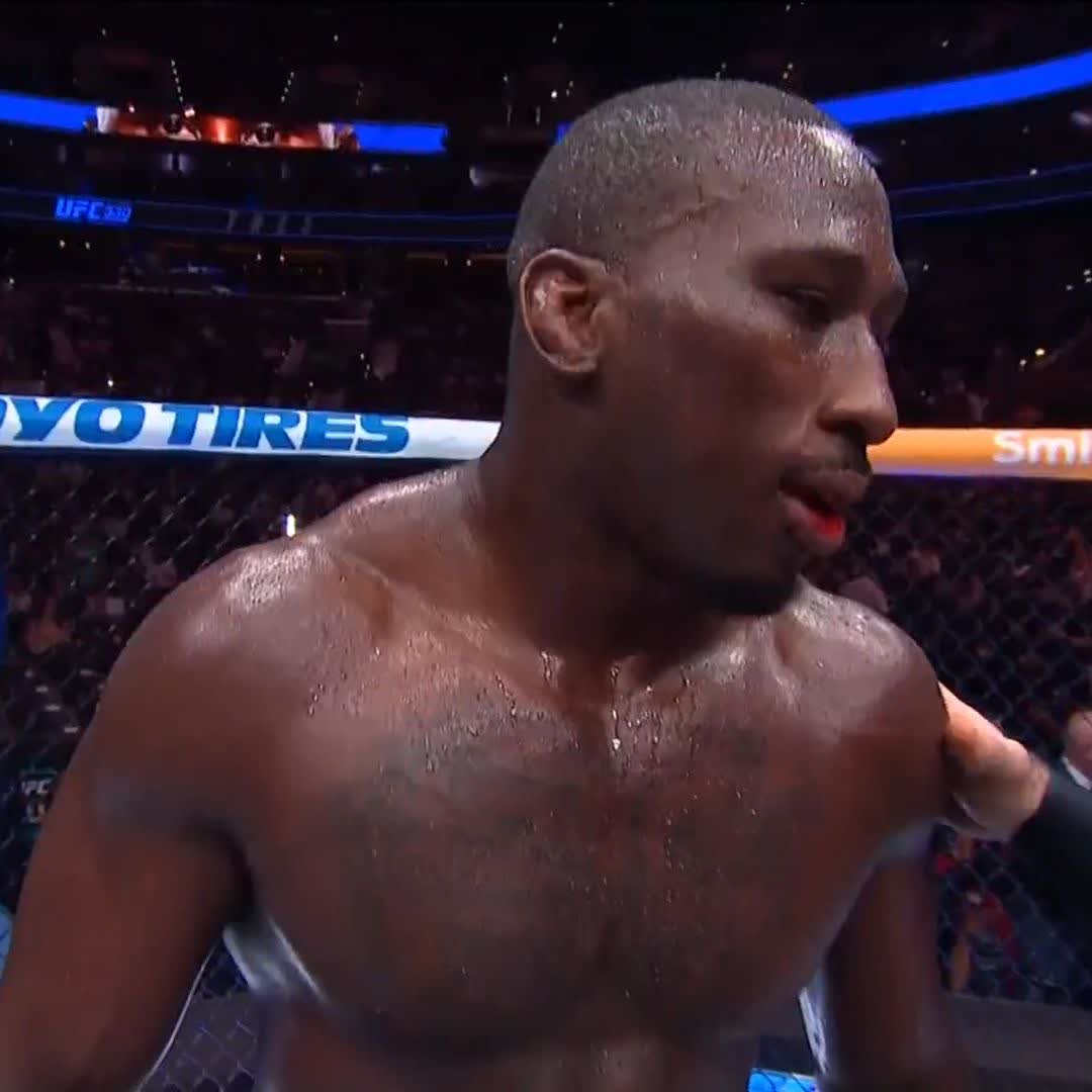 O Tresean Gore saiu com a vitória, mas ela custou um DENTE... 🦷 [ #UFC330 | Ao vivo somente no @ParamountPlusBR ]
