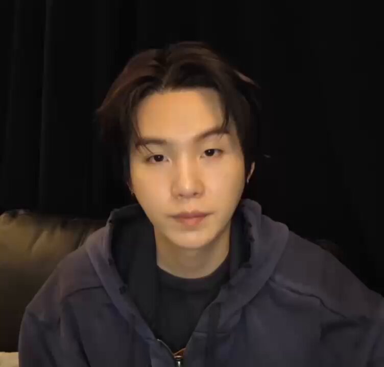 🐱: Preciso de Lasik (cirurgia de laser) para os meus olhos? 🐱: Eu também não consigo ver isso (comentários) 🐱: Eu tenho astigmatismo. É um pouco grave 🐱: Dizem que você pode fazer coisas 🐱: Talvez em alguns anos, não vai surgir uma tecnologia melhor? 🐱: Estou vivendo assim por enquanto, já que não é tão desconfortável 🐱: Eu só uso óculos