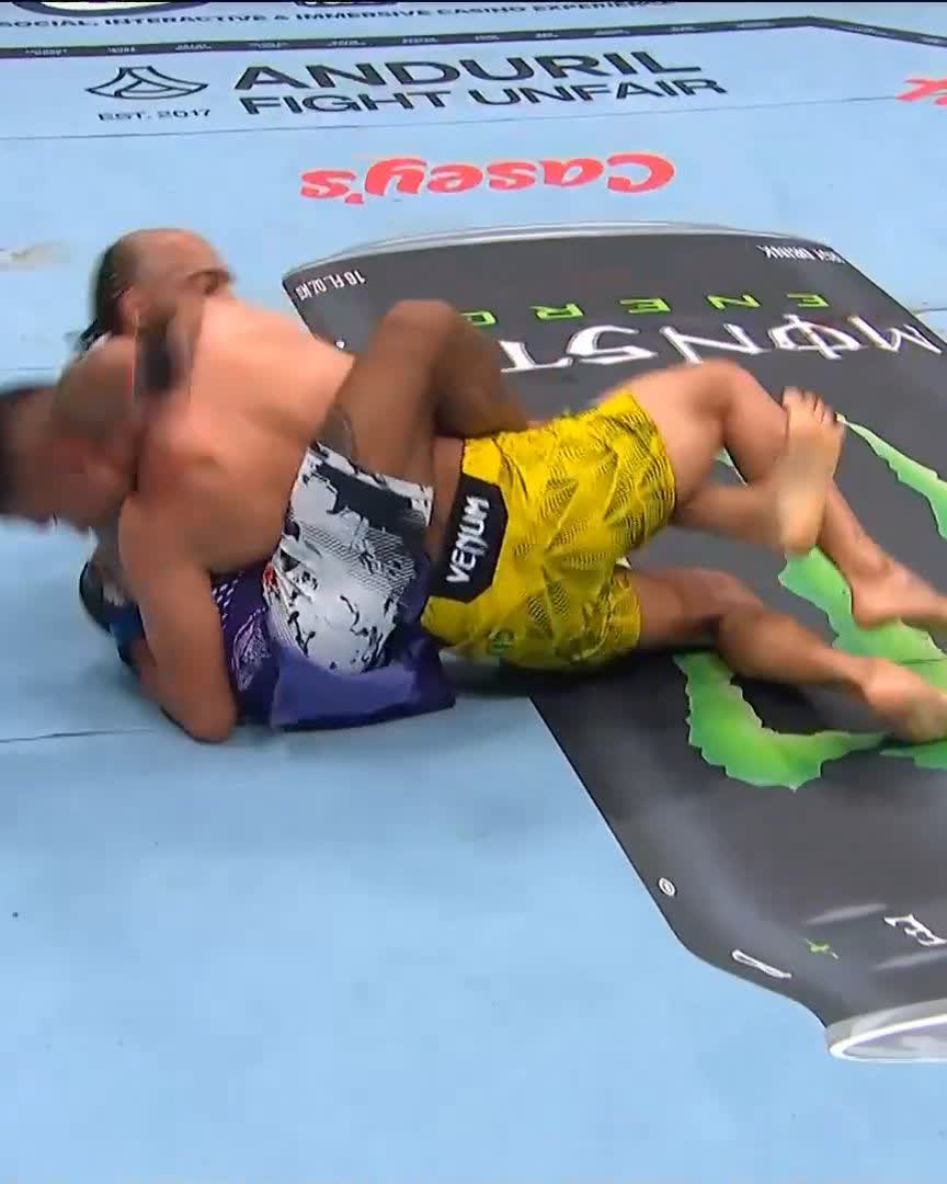 NO WAY CHARLES JOHNSON JUST HIT A SCOTTISH TWISTER 🌪️ Charles "InnerG" Johnson with the UNREAL submission at #UFC330! [ WE ARE LIVE NOW on @ParamountPlus ]