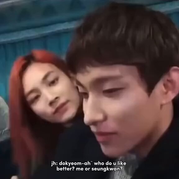 😇"Siapa yg paling km suka, aku atau Seungkwan?" ⚔️"Gk bisa gitu.." 😇"Gk bakal ada yg sakit hati" ⚔️(Pilih Seungkwan) 😇"Hari ini aku bakal nulis diary 'Aku baru aja kehilangan adek yg paling aku sayang'" (ngambek) Gambaran Jeonghan gk kepilih top 3, bakal drama nulis diary😭