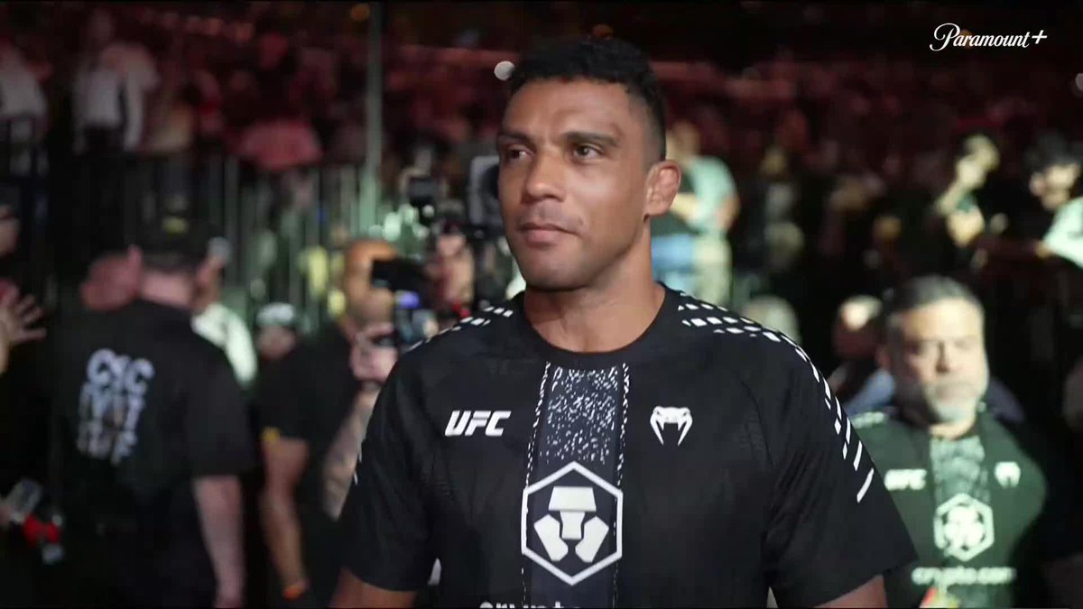 Edson Barboza hugs his children on the way to the cage and starts tearing up 🥲 #UFC330