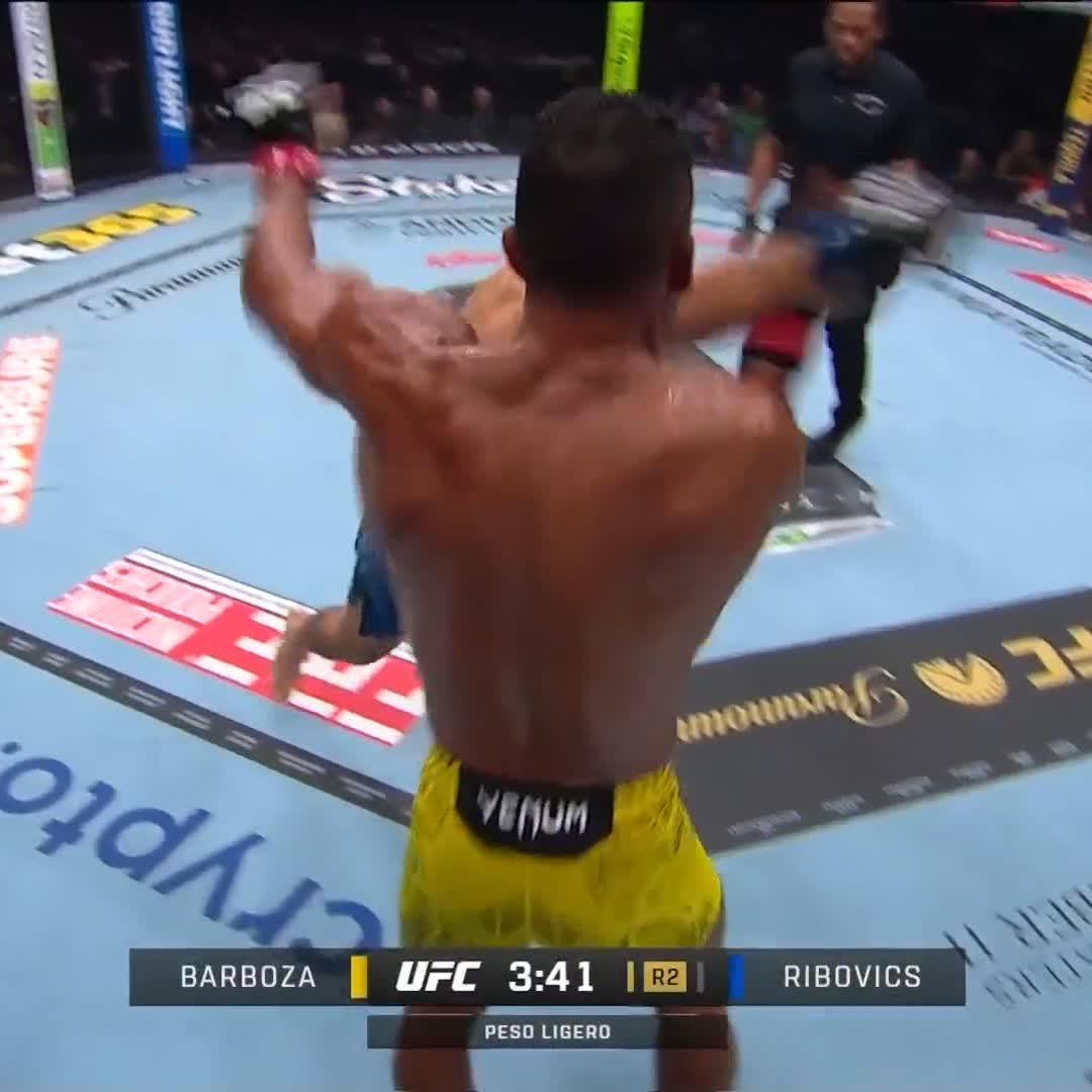 ES EL FIN ‼️ Lo logró, Ribovics lo logró 🔔 Noquea al brasileño Barboza 🛑 #UFC330 | En vivo por @pplusdeportes