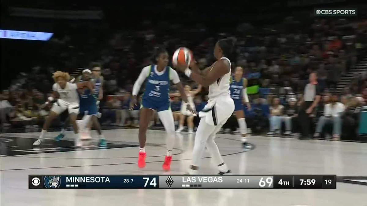 The Las Vegas Aces open up a 7-0 run and the building is rocking! 📺 CBS | Paramount+