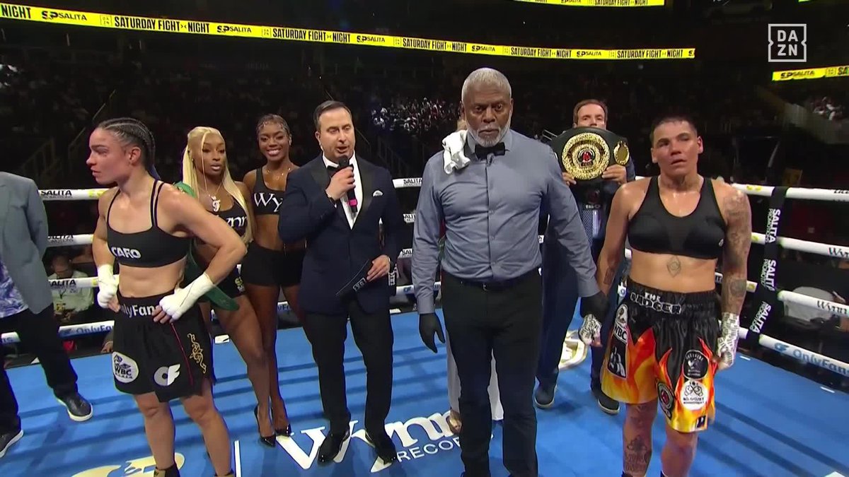Ref disqualified her for holding? 😐 #ShieldsScott | LIVE NOW | Watch only on DAZN ◾
