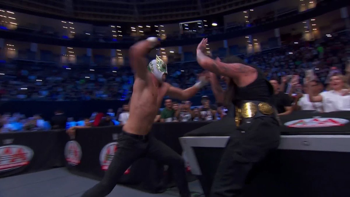 El Grande Americano and Dirty Dom are BRAWLING all over the arena! 👊