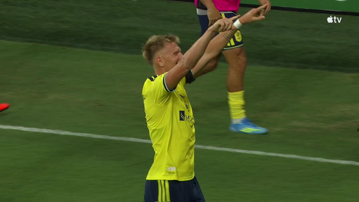 Stop it, Sam Surridge! 😱 Back-heel goal to make it 3-1 Nashville SC over Miami.