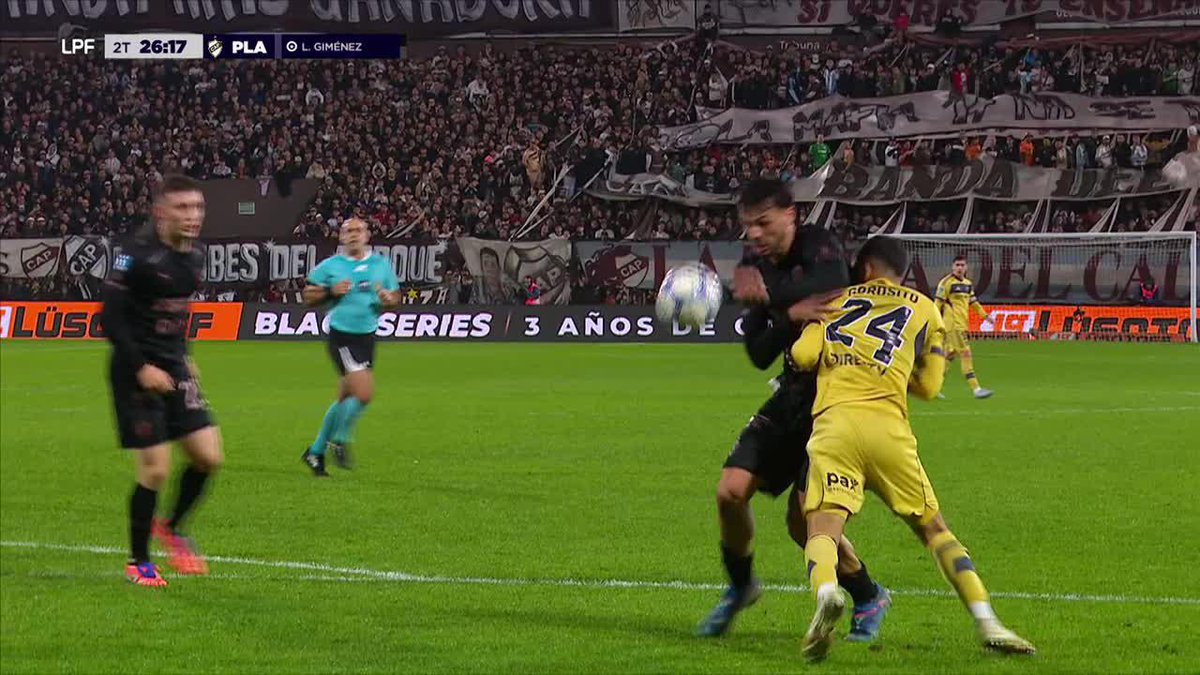 Antes de la mano de Giménez por la que se anuló el gol de Giménez para el 2-0 de Platense ante Boca... ¿HUBO MANO DE GOROSITO? ¿ERA PENAL?