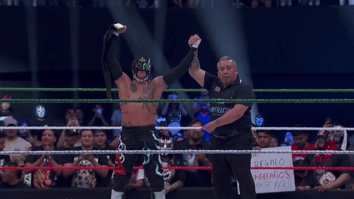 #AndStill 🔥 REY FENIX WWE defeats Noisy Boy to RETAIN the AAA World Cruiserweight Title!