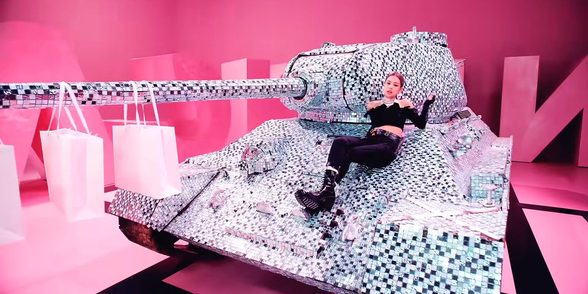 remember when BLACKPINK tried to save kpop and restore the reputation of girl groups.... and they successfully DID.