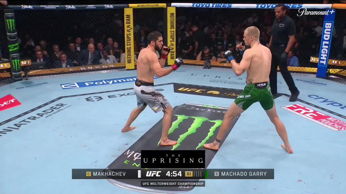 MAKHACHEV LANDS A HEAD KICK ON GARRY!! 📺 Paramount+