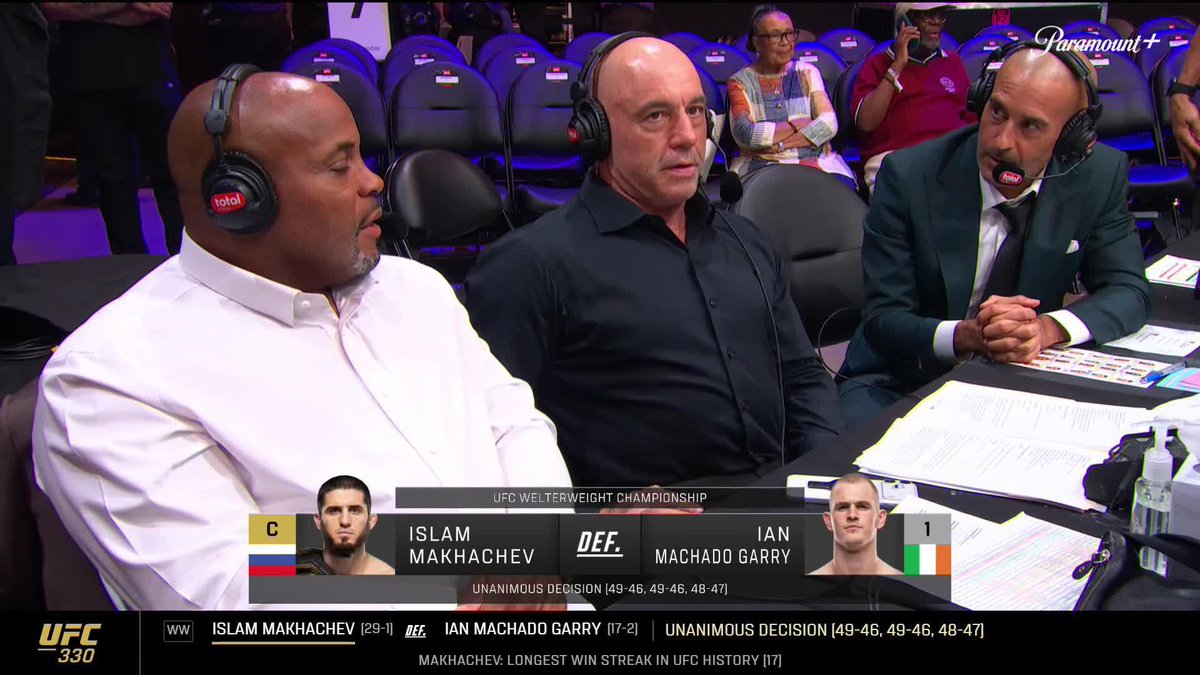 "It was noticeably different. The welterweights are going to be much more difficult for him." Daniel Cormier thinks Islam Makhachev has his work cut out for him in the WW division 📺 Paramount+