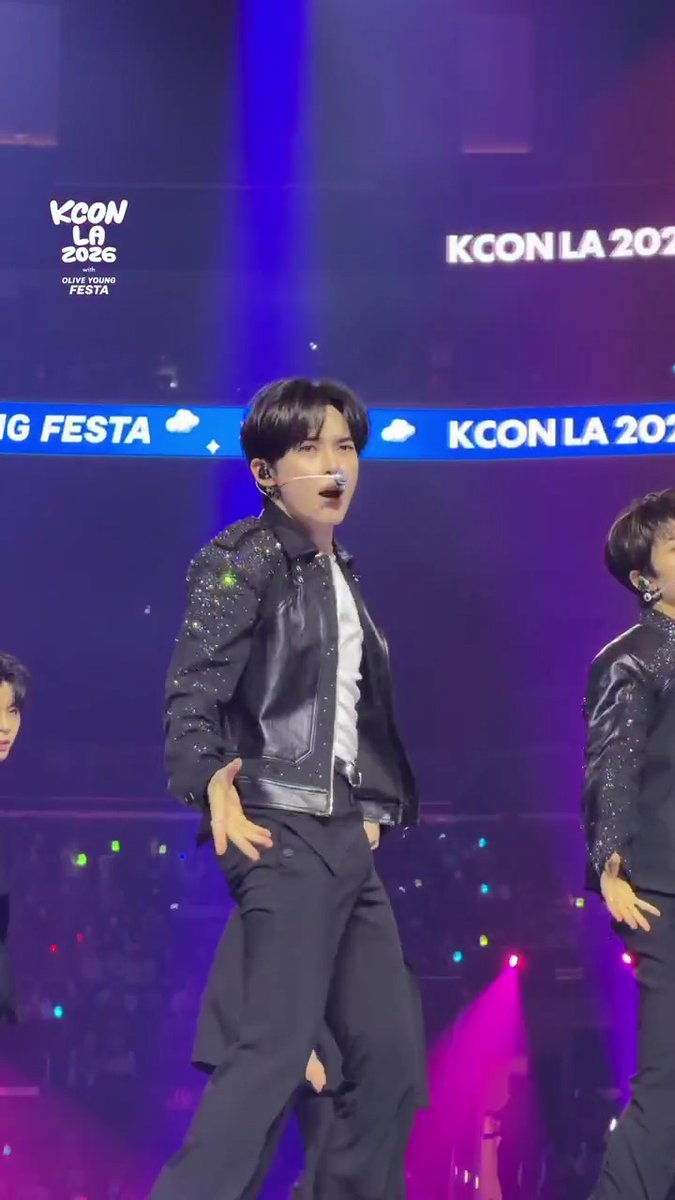 [#KCONLA2026] ON STAGE NOW⚡M COUNTDOWN STAGE 🩵 DAY 2 Relive every unforgettable moment with #ZEROBASEONE ZEROBASEONE - KCON LA 2026 AUG 14-16 Arena, LA Convention Center Let’s #KCON