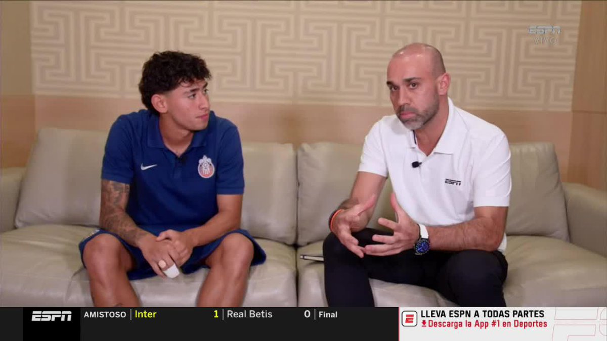 "Chivas es un equipo que siempre está para buscar el título" 💥 La entrevista EXCLUSIVA con Santi Sandoval 🗣️