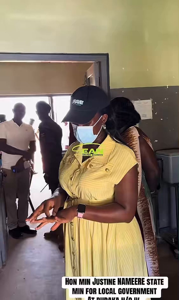 📸🔥State minister of local government Hon Justine Nameere Nsubuga went back to Budaka HC IV after a call by residents that the health workers at this facility had put a little strike by refusing to treat the residents because they gave out information about the corrupt incharge DHO and other corrupt officials which led to their arrest , the minister asked them to resign and exit since she had moved with a list of replace already at sight ,but it was opposite , they got working 😂: The minister has assured the residents to keep this facility in check!! Say no to corruption #exposethecorrupt campaign is on
