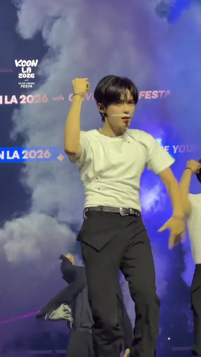 [#KCONLA2026] ON STAGE NOW⚡M COUNTDOWN STAGE 🩵 DAY 2 Relive every unforgettable moment with #ZEROBASEONE ZEROBASEONE - KCON LA 2026 AUG 14-16 Arena, LA Convention Center Let’s #KCON