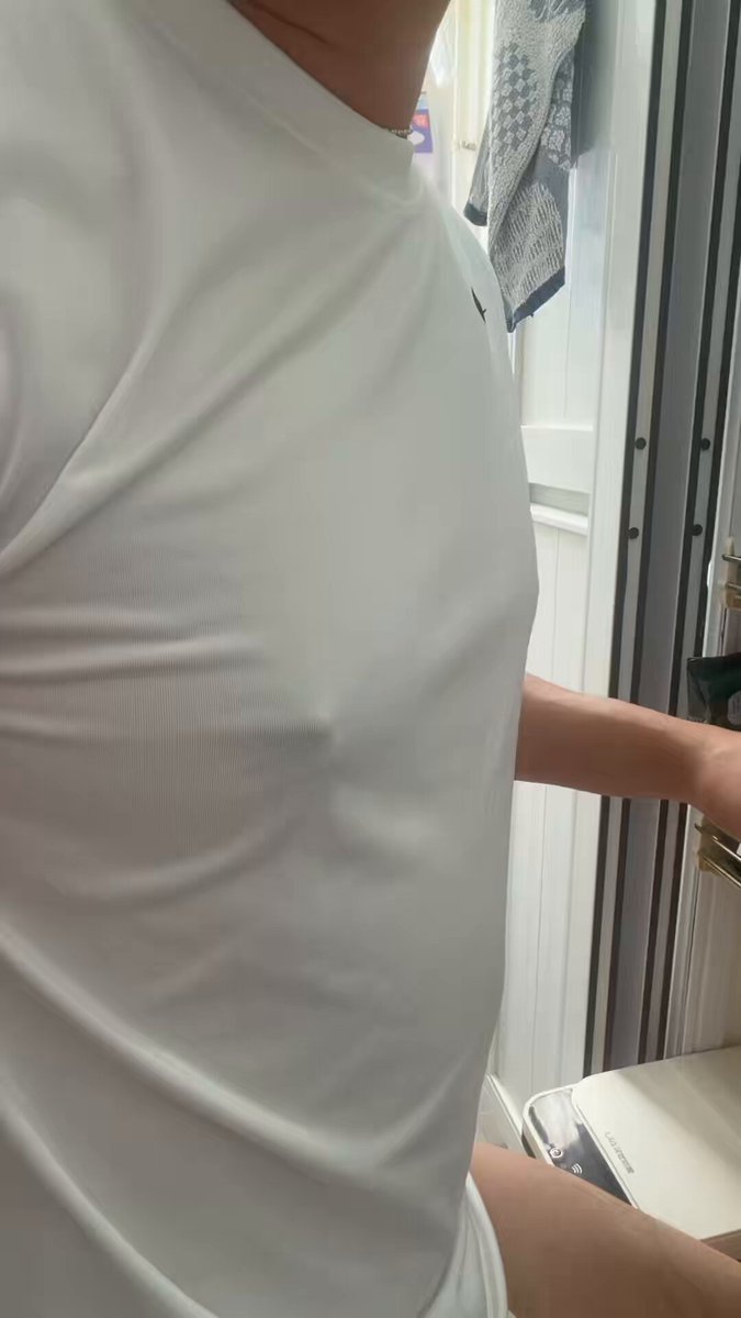 騷迫的淫賤洗澡秀 狂搓奶頭龜頭 對著鏡頭自認騷迫 表演剃懶叫毛變成無毛狗 指插淫穴叫爽 香港騷浪世一 好想曝光給全世界看