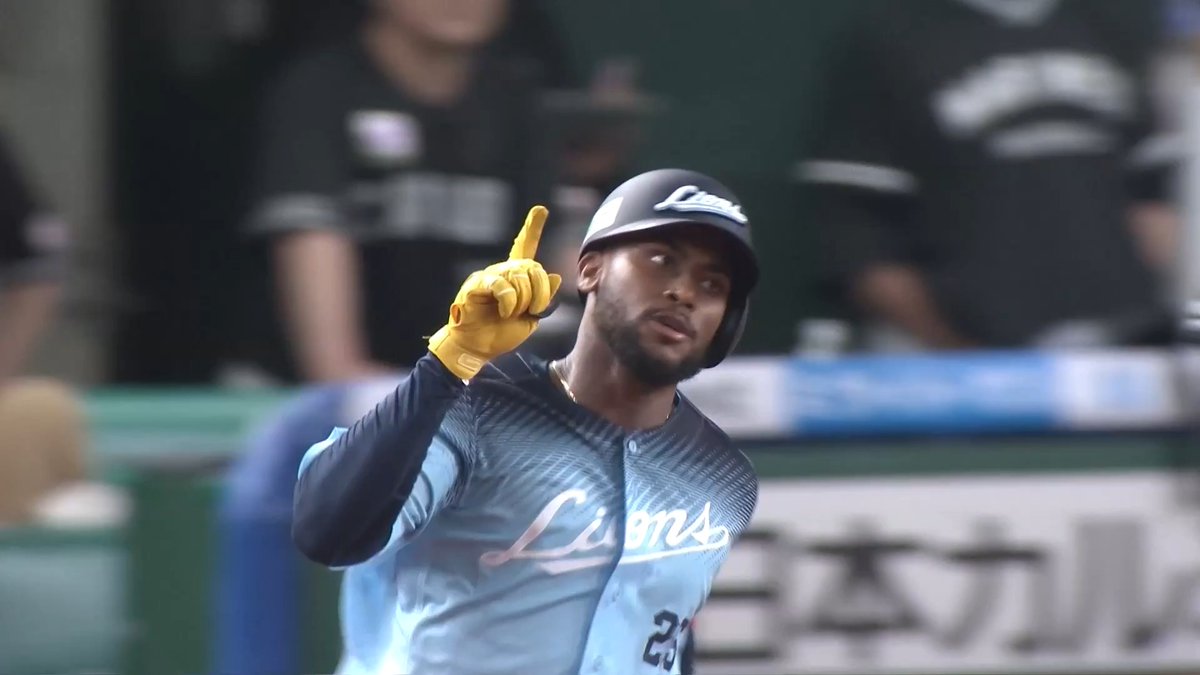 #カナリオ 選手のホームランで2点を先制！ 今季10号目をバックスクリーンに叩き込みます！ #seibulions #打破 #圧倒的至近距離 #アオフェス2026