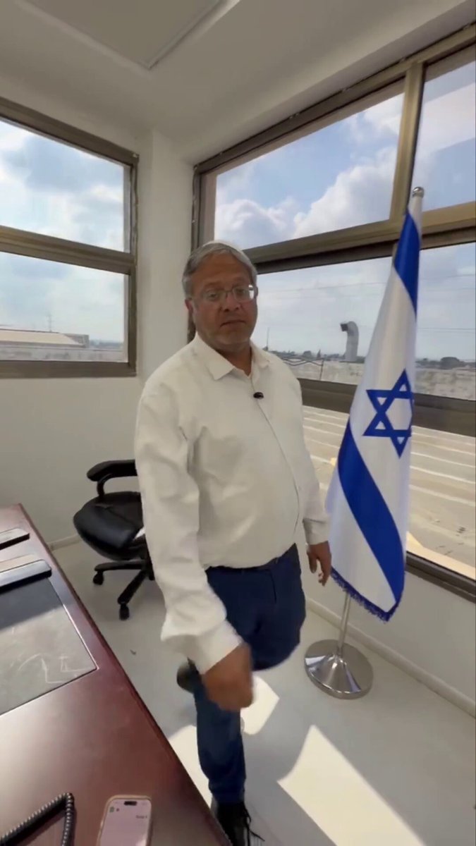 התמיכה של השר בן גביר בסוכן יוקר המחייה ששון גואטה היא לא פחות מהפקרה מוחלטת ובגידה בציבור שנאנק תחת יוקר המחיה. גואטה הוא הסיוט של כל משפחה שנאבקת לגמור את החודש: סמל של הגנה על מונופולים וריסוק הצרכן הישראלי. כשהאיש הזה בעצמו מתרברב שאין שום הבדל באידיאולוגיה הכלכלית שלו לבין זו של נעמה לזימי והפך מזמן לבשר מבשרה של האג'נדה הקומוניסטית שהרסה כאן כל חלקה טובה. זה לא ימין, זו לא ציונות, וזו בטח לא דאגה לשכבות החלשות. זו פוליטיקה קטנה, אטומה ומושחתת שמנציחה את העוני במדינת ישראל.