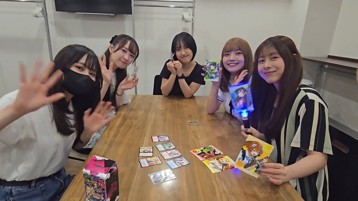 デュエル・マスターズ25周年ツアー 神奈川会場で発売決定! Jack-Potのカード型ペンライトを徹底解剖🔍 Jack-Potのキャストの皆さんが 早速ペンライトで遊んでくれちゃいました✨ 皆さんもイベント当日はペンライトを持って 是非Jack-Potを応援してください‼️ チケットは一般販売受付中です! ※各種グッズは当日の販売もございます #ドラ娘 #デュエマ #デュエマ25周年 #デュエマ25周年ツアー