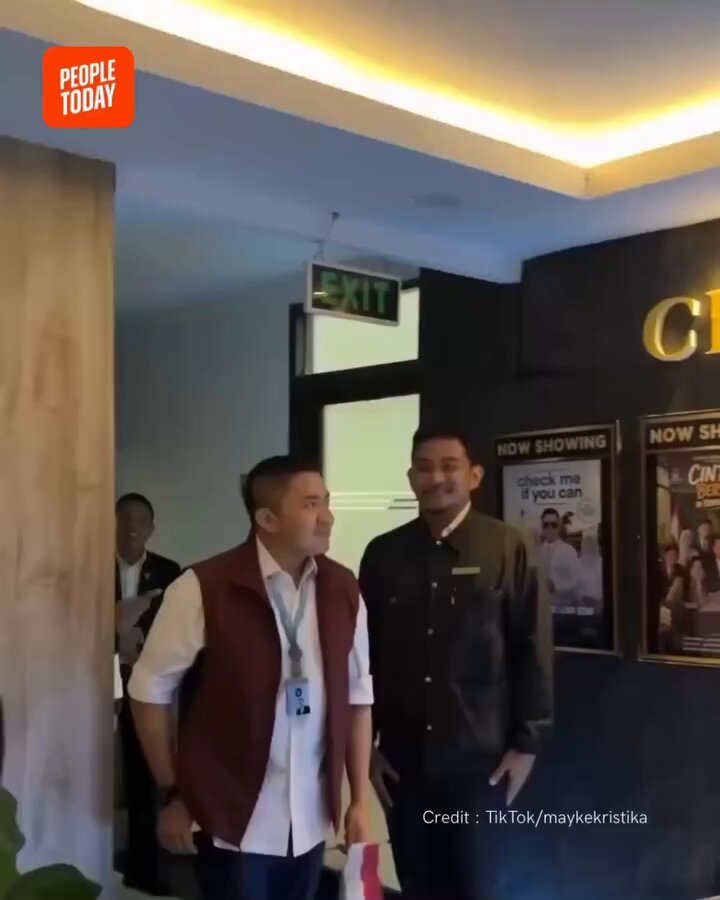 Ketika diluar sana masih membutuhkan bantuan... Eee.....dia malah pamer kemewahan yang dibiayai negara ... Miris....
