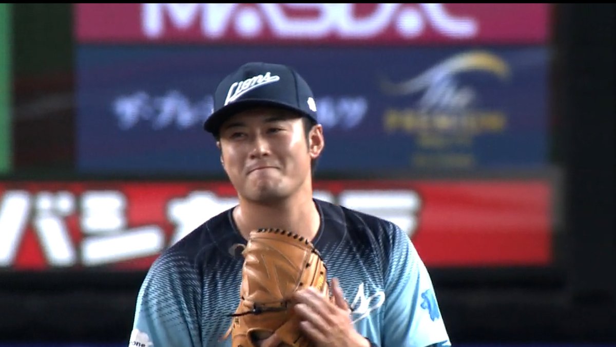 思わずニッコリ😄 #佐藤隼輔 一二塁間を抜けるかという打球を #石井一成 が阻止🙅‍♂️ 試合をまたいでの7者連続奪三振は逃した佐藤 しかしこの日も無失点で役割を果たした💯 #seibulions #ベースボールLIVE で配信中[初月無料]