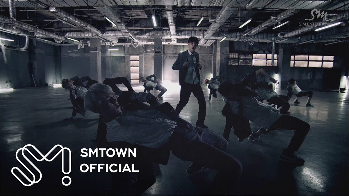 Growl – EXO ก็นับเป็นอีกเพลงที่มีความเป็น K-pop แบบเกาหลีชัดมากเลยนะ คิดถึงเพลงสมัยแต่ก่อนจริงๆ🥹