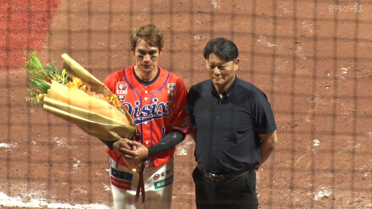 24年に共闘 橋上秀樹監督代行から💐 陽岱鋼 引退セレモニー ⚾️巨人×オイシックス（ファーム） #オイシックス新潟アルビレックスBC #ジャイアンツ #だったらDAZN