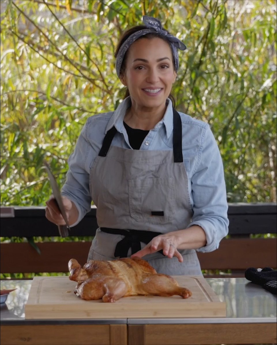🔥 Low and slow meets hot and crispy! At Helberg Barbecue in Waco, Jess Pryles uncovers the secret behind smoke-fried chicken, where smoky barbecue flavor and golden crunch collide. Then she brings it home, proving you can create that irresistible crispy, smoke-kissed finish without fancy equipment. 🍗🔥 Feast by Fire ALL NEW Monday at 7:30 PM ET