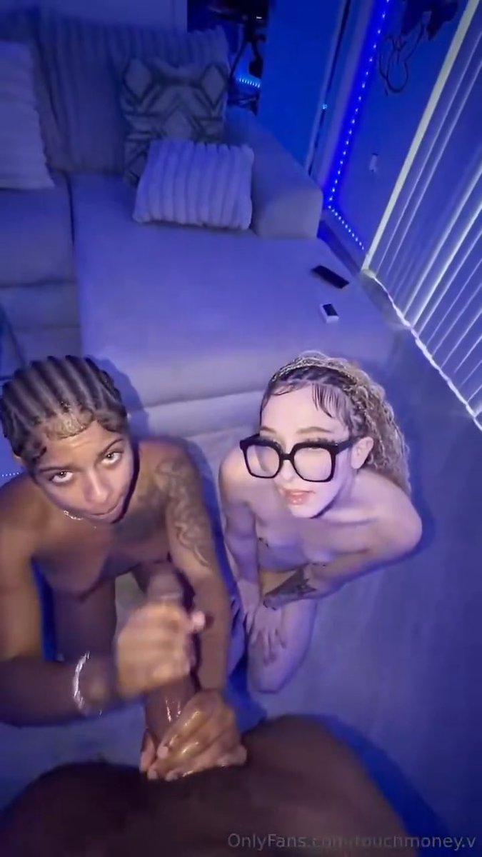 this fine ass lightskin wanted to come by my crib she was lowkey not trying to share with her friend 😂 #nsfw #nsfwtwt #whitegirl #pawg #snowbunny #ebony #lightskin #threesome #neighbors