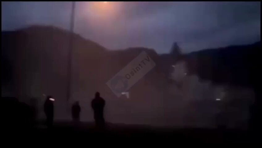 During Operation Sindoor, near the LoC, an artillery regiment firing artillery shells. Still one of my favourite video. C.C. OsintTV 📺