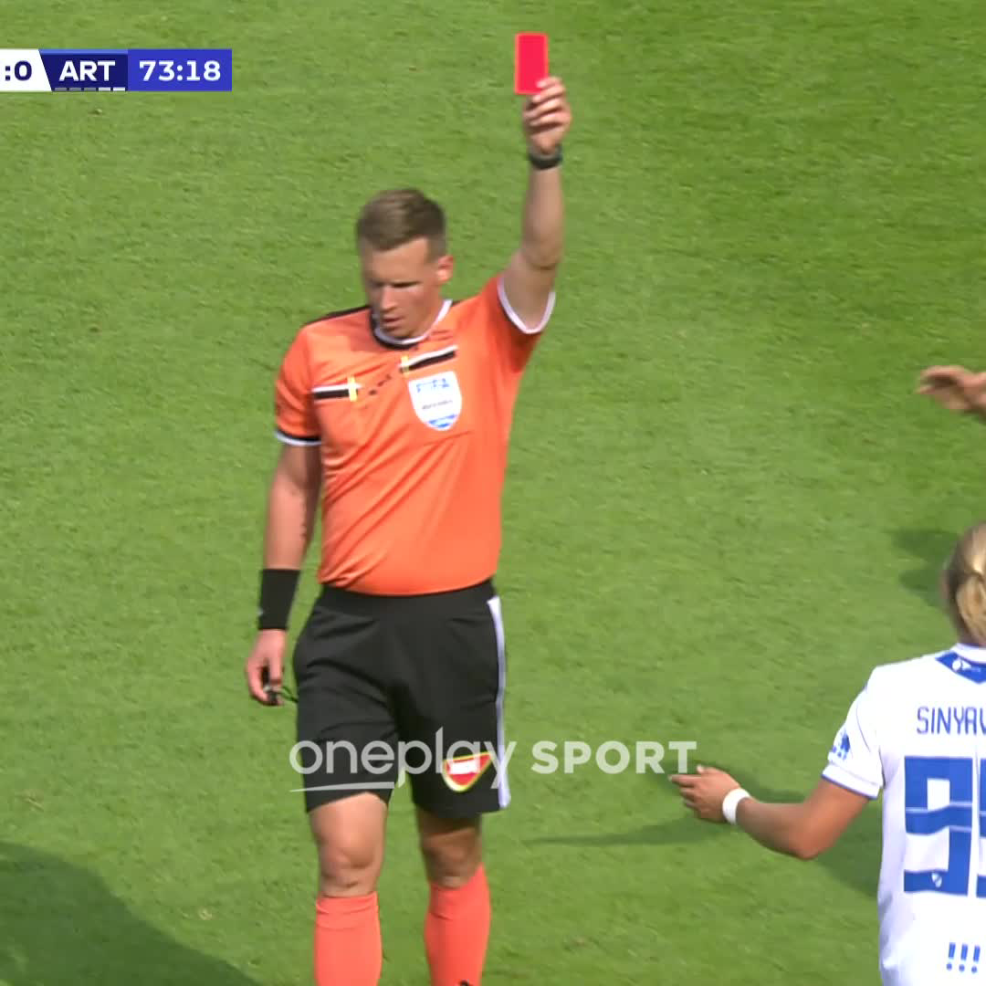 Červenou kartu viděl za tento zákrok Vlasiy Sinyavskiy. 🟥 #OneplaySport | #ChanceLiga